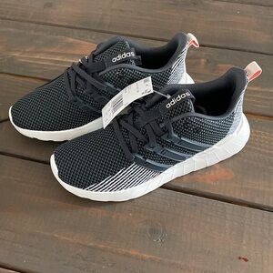 NWT Adidas Women’s Size 6 Running Shoes